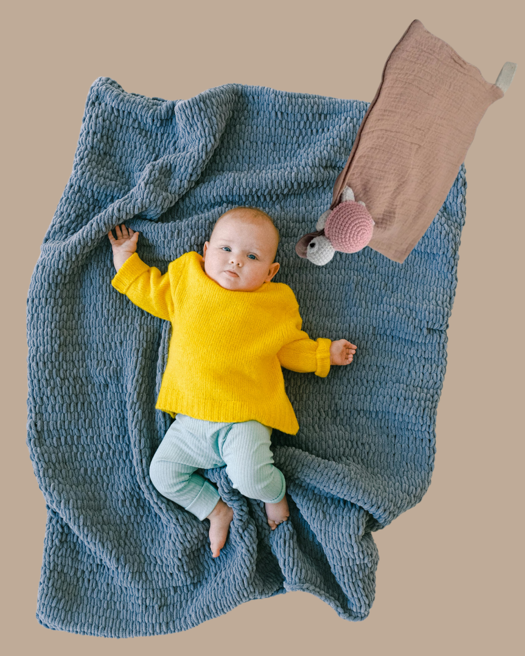 bebe couche regarde doudou bebe cloche coton mousseline