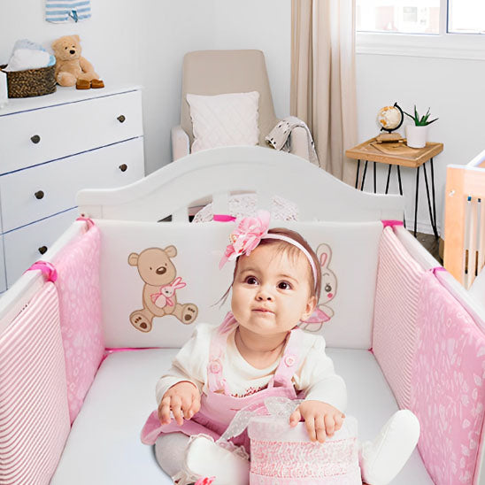 bebe fille jolie berceau tout de lit bebe rose nounours