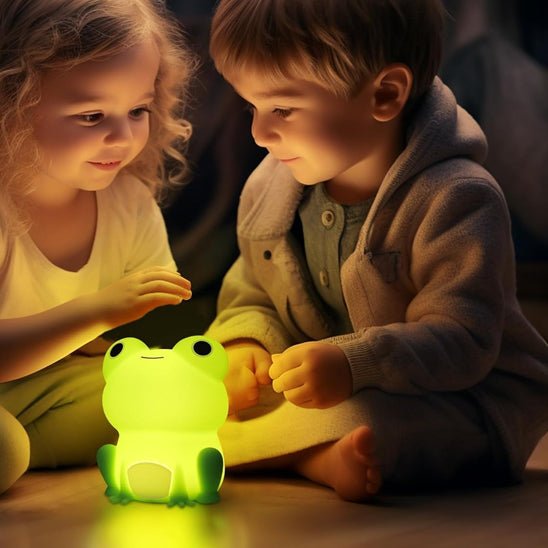 enfants assis lumiere veilleuse bebe grenouille verte assise