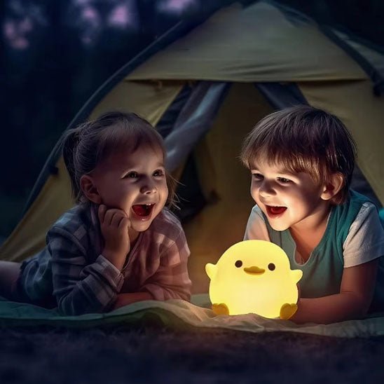 enfants sous tente heureux veilleuse bebe petit canard