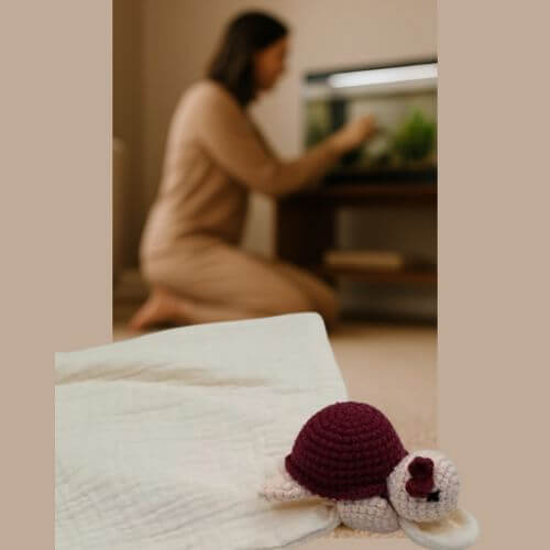 presentoir doudou bebe tourtue clochette