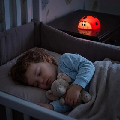 Veilleuse bébé chambre bebe dort paisiblement berceau