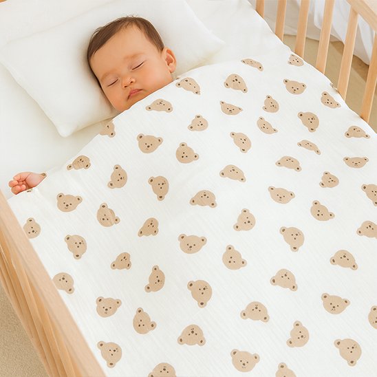 bebe dort profendement couverture bébé motif tete ours