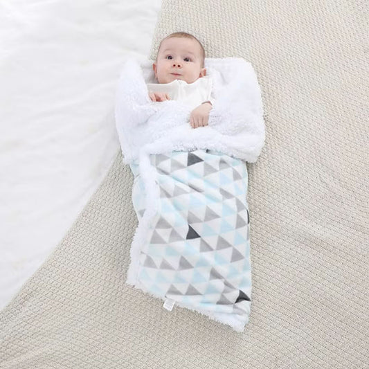 bebe emmaillote dans couverture bebe couverture emmaillotage couverture thermique bebe