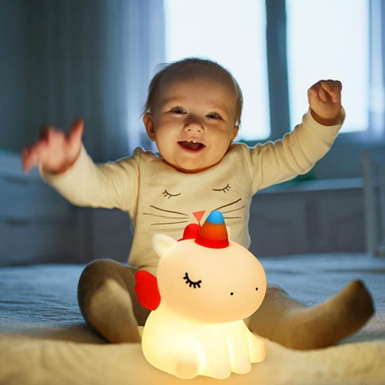 bebe heureux veilleuse bebe licorne