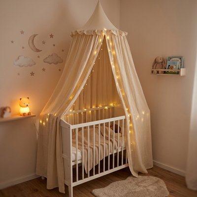 Ciel de lit beige illuminé installé berceau couleur 