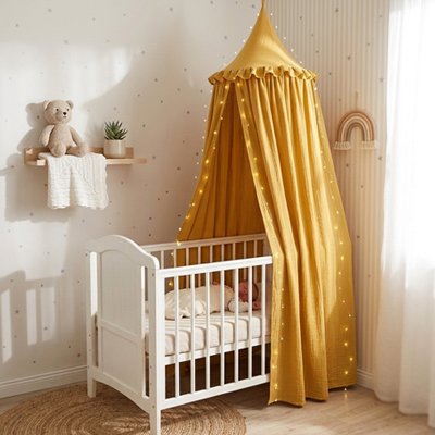 Ciel de lit jaune chambre bebe