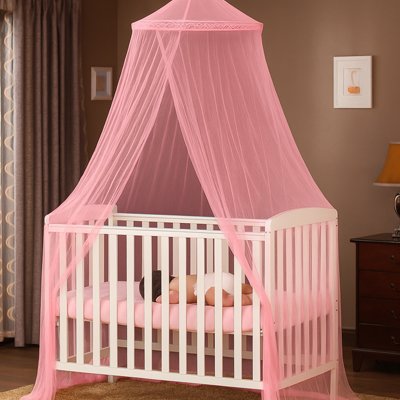 Ciel de lit rose bebe dort profondement berceau