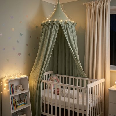 Ciel de lit vert chambre bebe