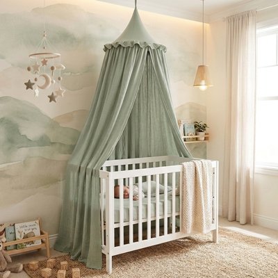 Ciel de lit vert installe chambre bebe dort