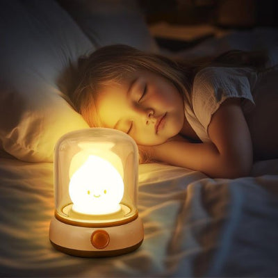 fillette dort lumiere tamisee veilleuse bebe