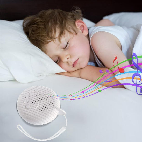 fillette dort sereinement son veilleuse bruit blanc
