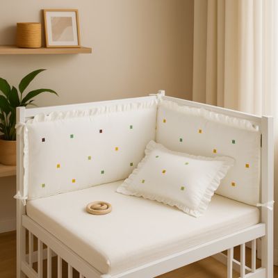 presentoir berceau tour de lit bebe carres colores